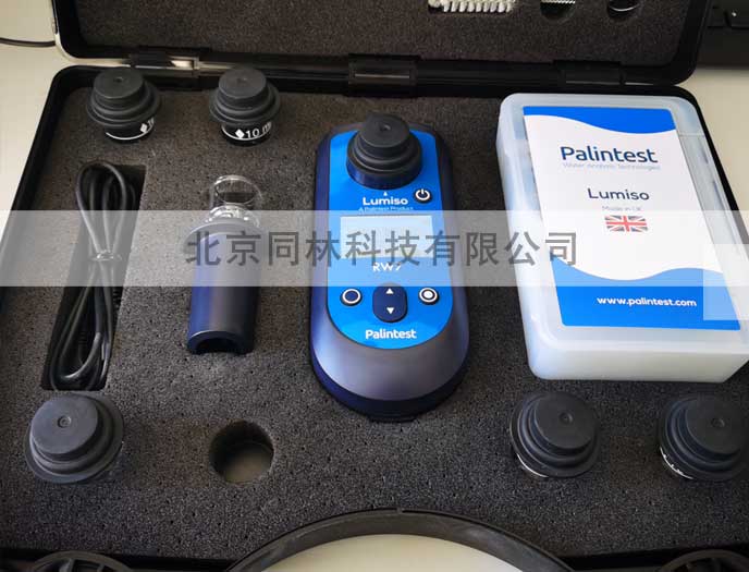 某灌裝水廠使用多功能水質(zhì)檢測儀